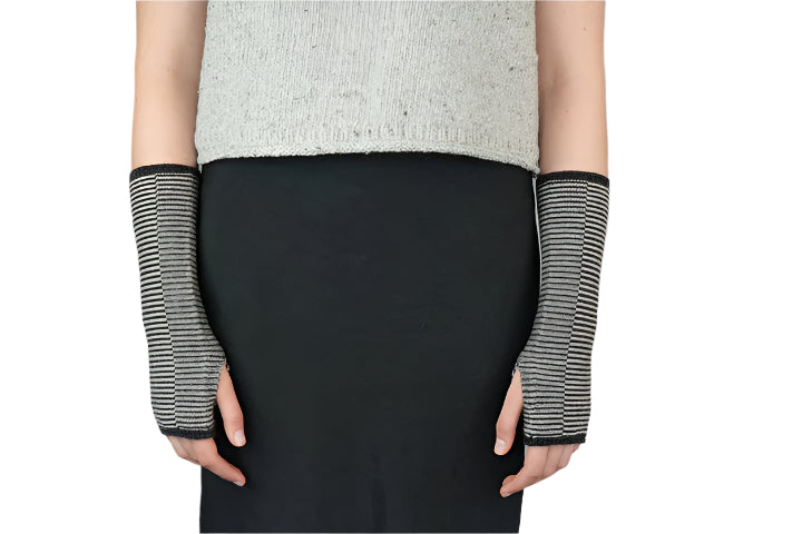 Punakaiki Wrist Warmers in Merino