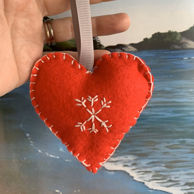 Make Your Own Felt Christmas Ornaments