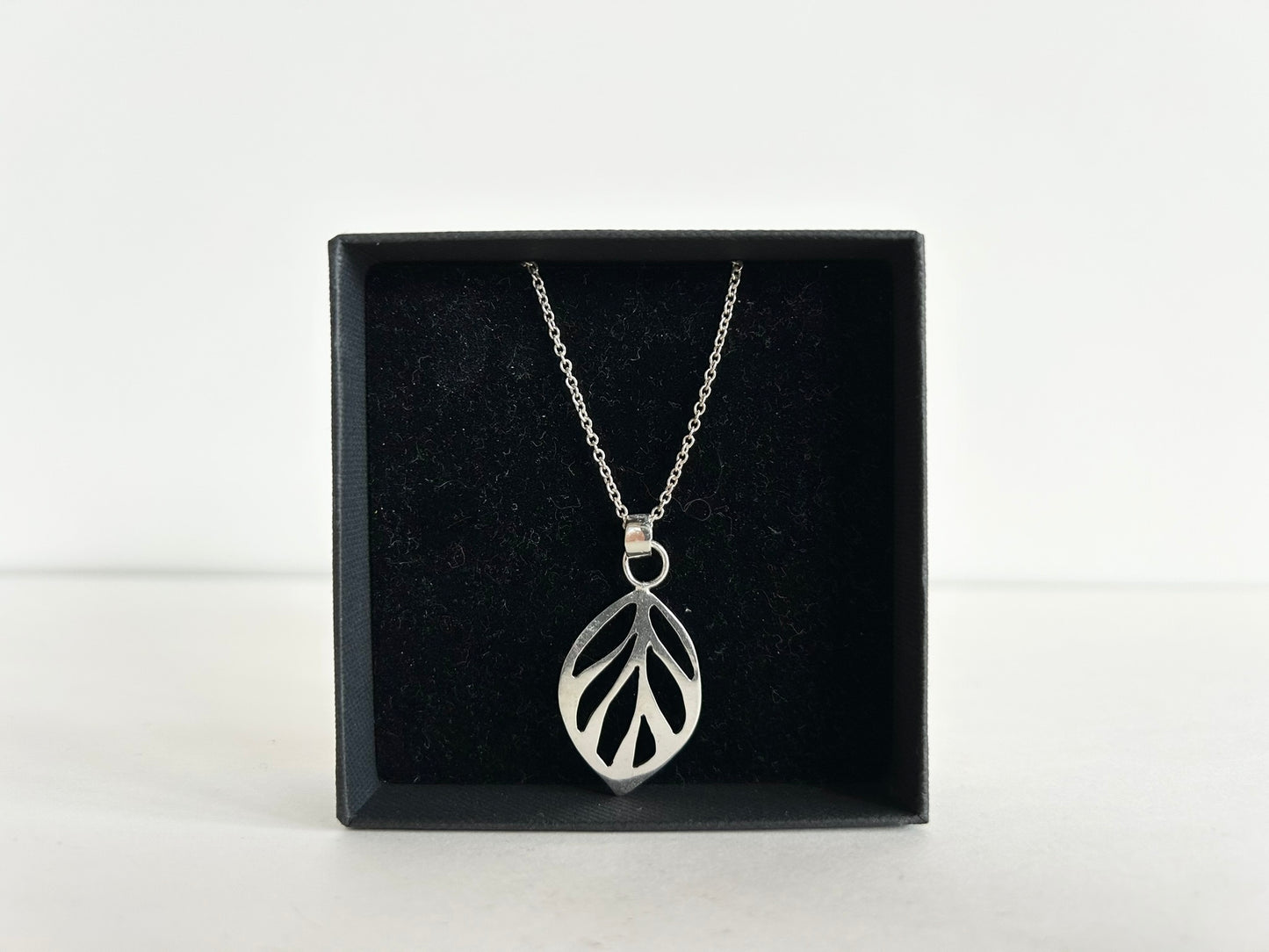 Rounded Stencil Leaf Necklace